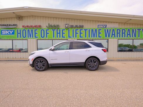 Used 2024 Chevrolet Equinox RS image 3