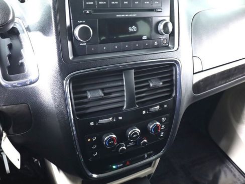 Used 2017 Dodge Grand Caravan SE image 15