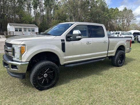 Used 2017 Ford F250 XLT w/ XLT Premium Package image 6