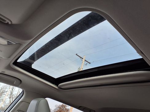 Used 2025 Toyota RAV4 XLE Premium image 23