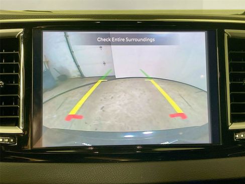 Used 2025 Chrysler Pacifica Select FWD image 6