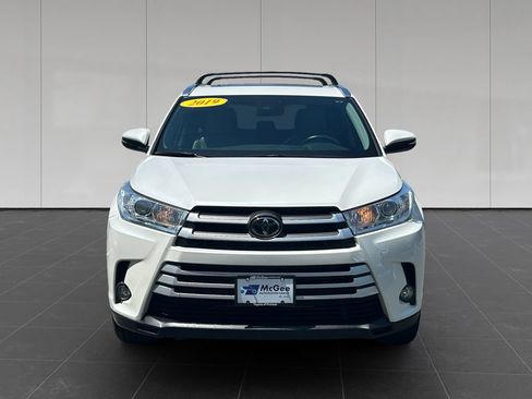 Used 2019 Toyota Highlander XLE w/ Carpet Mat Package (TMS) AWD/4WD image 8