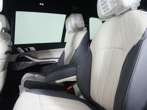 New 2026 BMW X7 M60i AWD/4WD image 16