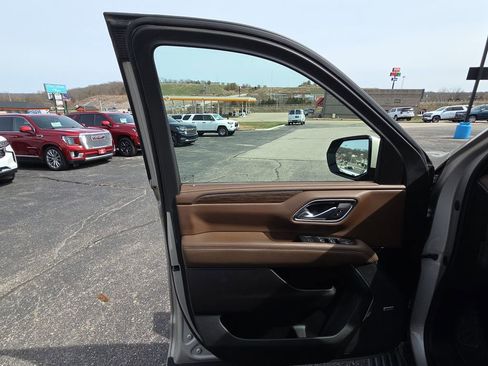 Used 2022 Chevrolet Suburban High Country image 12