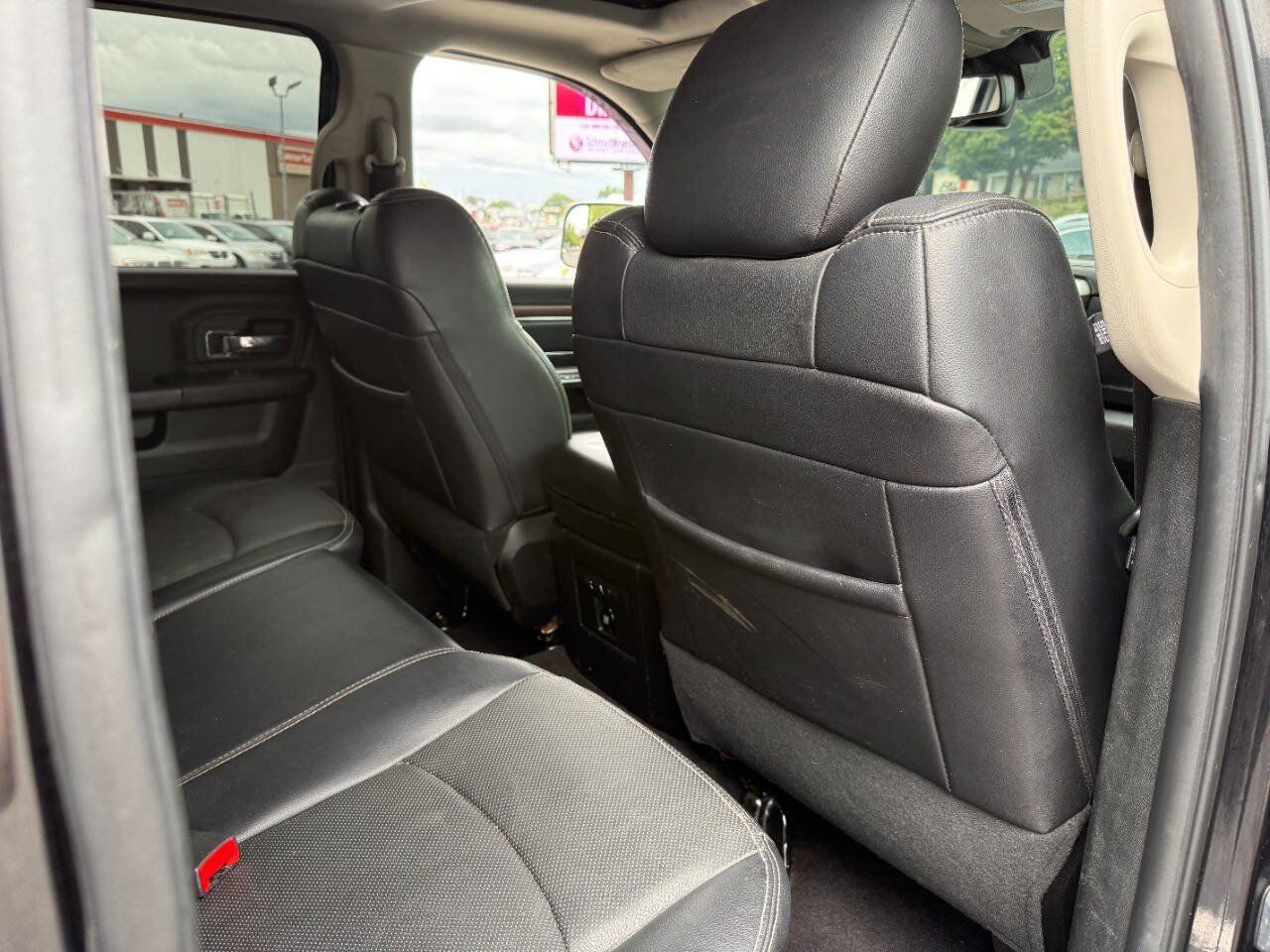 Used 2017 RAM 1500 Laramie w/ Convenience Group AWD/4WD image 33