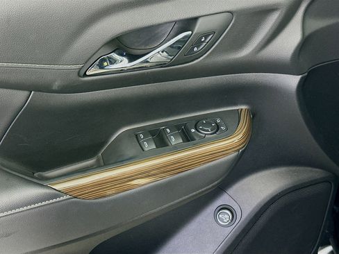 Used 2023 GMC Acadia SLE w/ Driver Convenience Package image 15