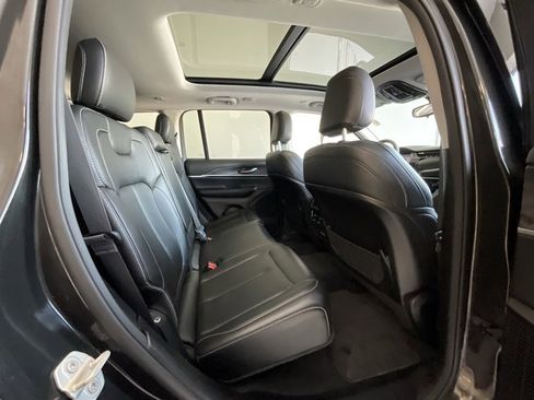 Used 2023 Jeep Grand Cherokee Limited w/ Black Appearance Package image 22