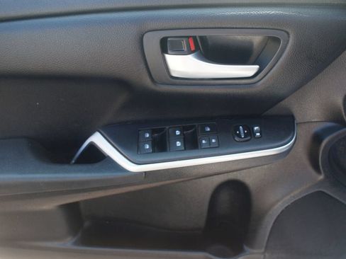 Used 2017 Toyota Camry SE w/ Protection Package (Q2) FWD image 18