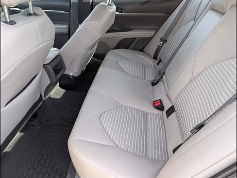 Used 2024 Toyota Camry SE image 11