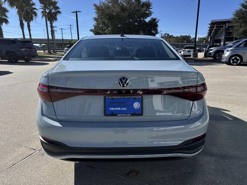 New 2026 Volkswagen Jetta SE FWD image 5
