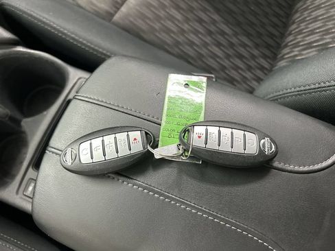 Used 2018 Nissan Rogue SV AWD/4WD image 14