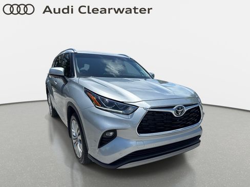 Used 2025 Toyota Highlander Platinum AWD/4WD image 7