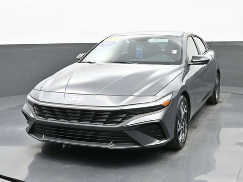 Certified 2025 Hyundai Elantra Sport image 7