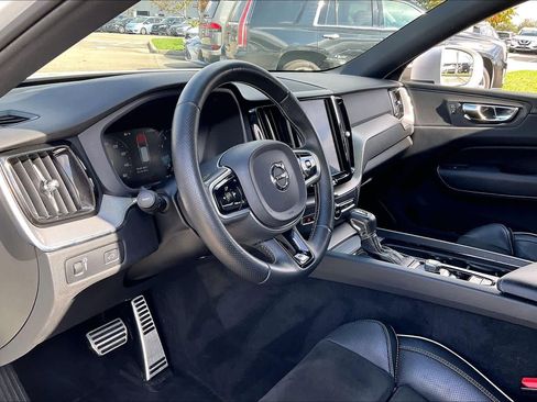 Used 2018 Volvo XC60 T5 R-Design w/ Convenience Package image 15