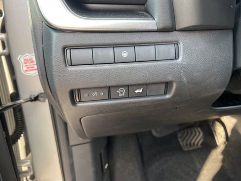 Used 2024 Nissan Rogue SV image 11