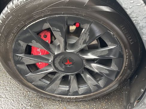 Used 2021 Tesla Model Y Long Range image 16