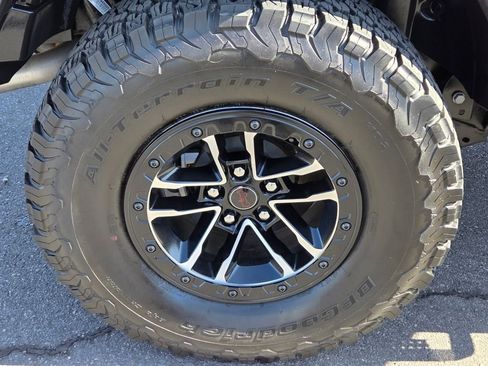 Used 2024 Jeep Wrangler Unlimited Rubicon AWD/4WD image 10