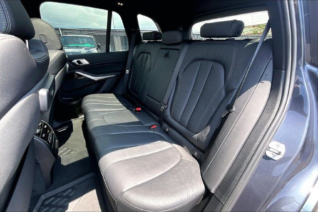 Used 2021 BMW X5 xDrive40i w/ M Sport Package AWD/4WD image 28