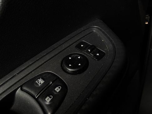 Used 2025 Nissan Versa SV FWD image 21