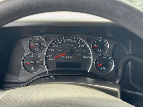 Used 2024 Chevrolet Express 2500 w/ Driver Convenience Package RWD image 8