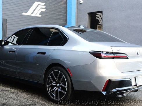 Used 2023 BMW 760i xDrive w/ Executive Package image 5