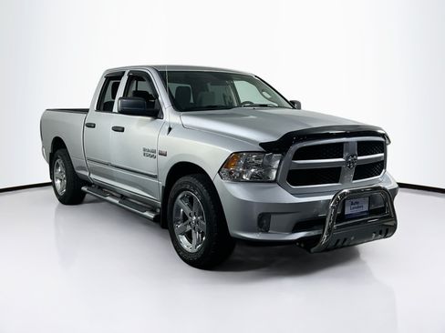 Used 2017 RAM 1500 Express w/ Express Value Package AWD/4WD image 3