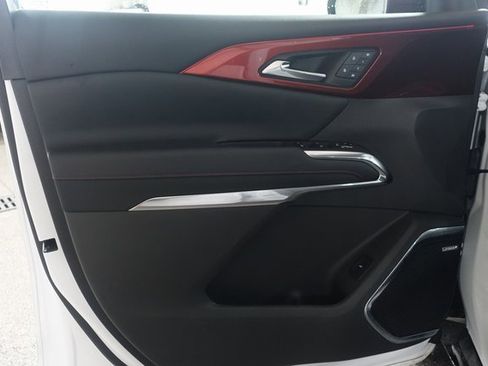 Used 2024 Chevrolet Traverse RS image 9