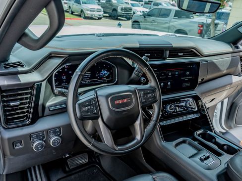 Used 2025 GMC Sierra 2500 AT4 w/ AT4 Premium Plus Package AWD/4WD image 17