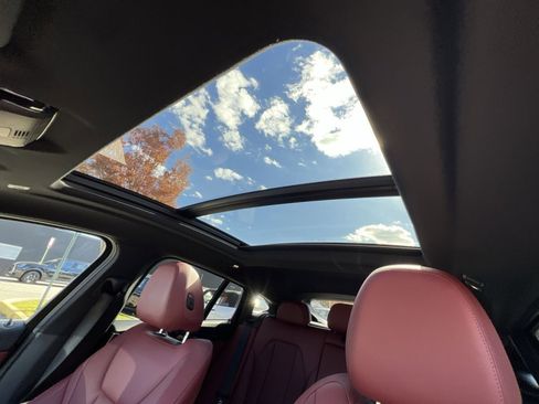 Used 2023 BMW X4 xDrive30i w/ Premium Package image 25