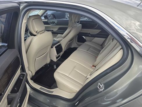 Used 2017 Lincoln Continental Premiere FWD image 25