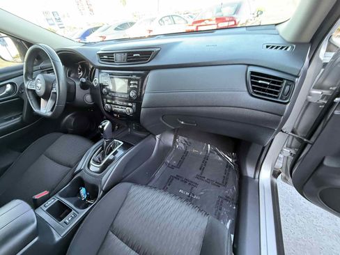 Used 2017 Nissan Rogue SV FWD image 46