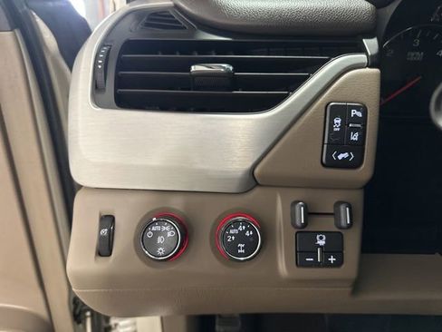 Used 2015 GMC Yukon XL SLT w/ Open Road Package AWD/4WD image 23