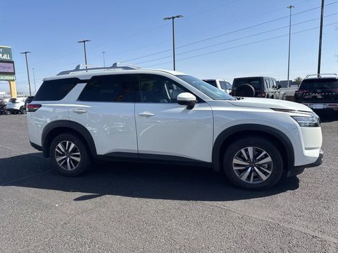 Used 2024 Nissan Pathfinder SL FWD image 7