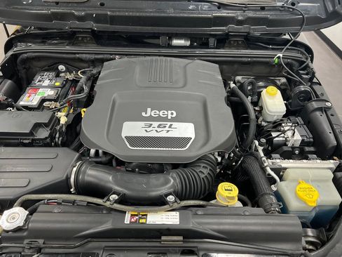 Used 2013 Jeep Wrangler Unlimited Sahara w/ Connectivity Group AWD/4WD image 24