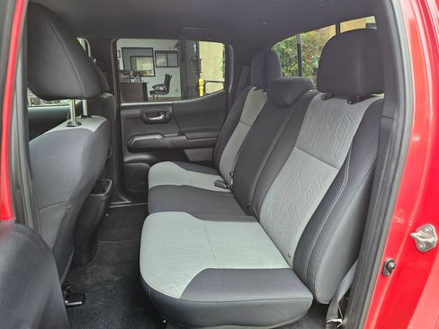 Used 2020 Toyota Tacoma TRD Off-Road w/ Technology Package RWD image 19