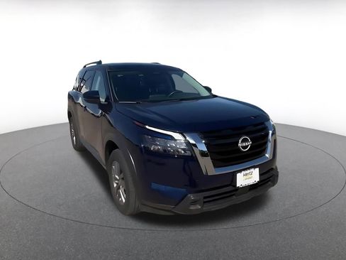 Used 2025 Nissan Pathfinder SV FWD image 3