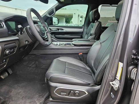 Used 2023 Jeep Wagoneer Series II w/ Convenience Group I AWD/4WD image 15