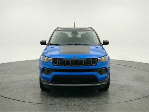 Used 2025 Jeep Compass Trailhawk AWD/4WD image 2