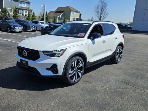 Used 2023 Volvo XC40 B5 Ultimate w/ Protection Package Premier AWD/4WD image 8