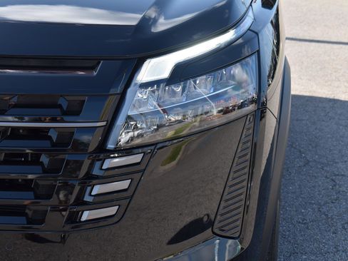 New 2026 Nissan Pathfinder Platinum FWD image 20