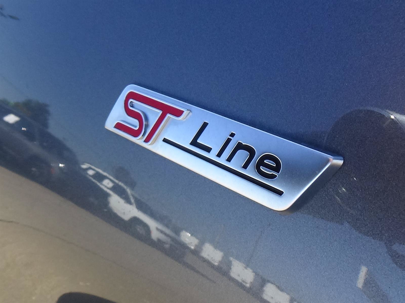 Used 2025 Ford Explorer ST-Line w/ ST-Line Street Pack AWD/4WD image 14
