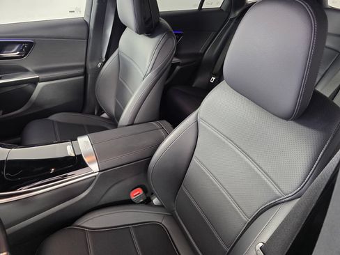 Certified 2025 Mercedes-Benz GLC 300 image 11