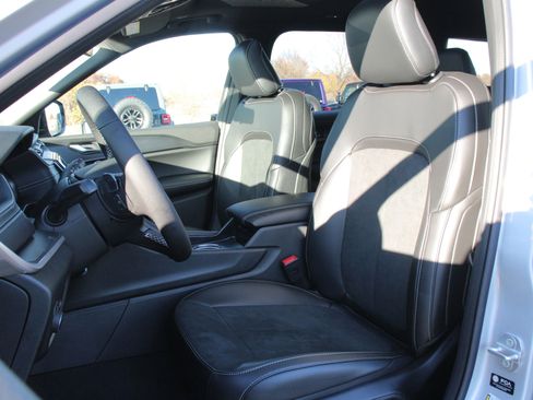 New 2025 Jeep Grand Cherokee L Altitude image 5