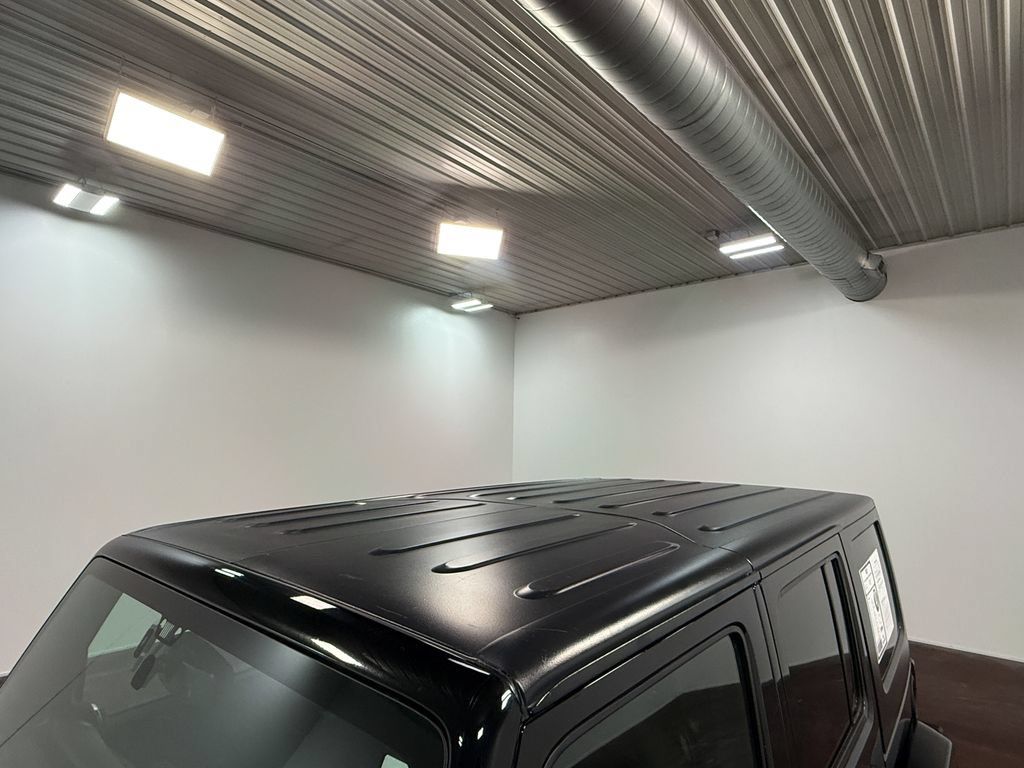 Used 2018 Jeep Wrangler Unlimited Sahara AWD/4WD image 42