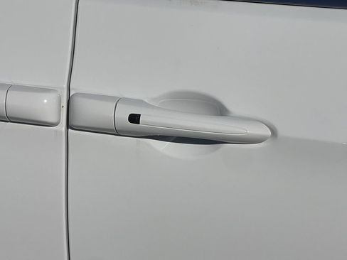 New 2026 Chrysler Pacifica Select FWD image 6