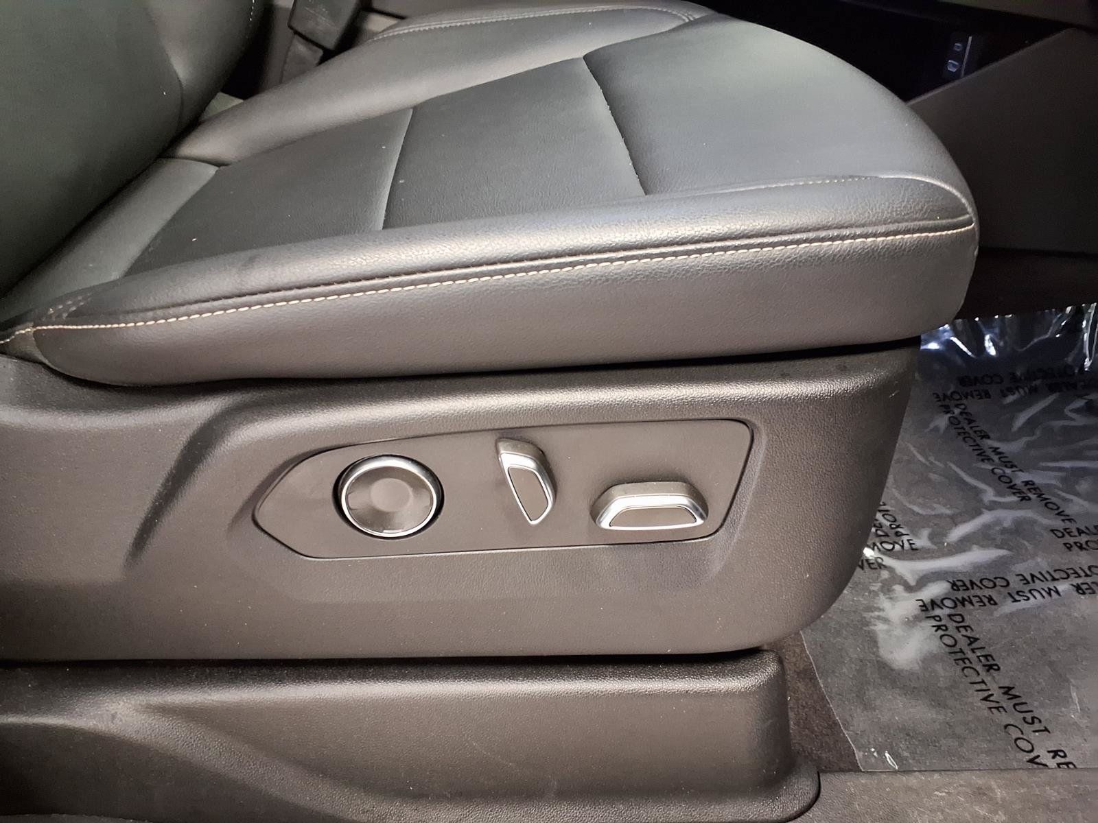 Used 2025 Cadillac Escalade Luxury RWD image 11