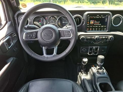 Used 2023 Jeep Wrangler Unlimited Sahara AWD/4WD image 11