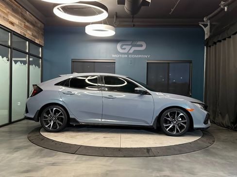 Used 2018 Honda Civic Sport image 2