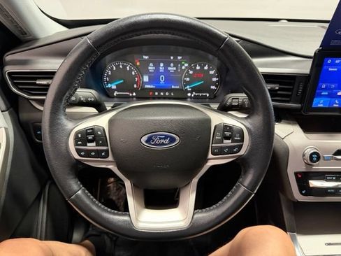 Used 2023 Ford Explorer XLT w/ Equipment Group 202A AWD/4WD image 33