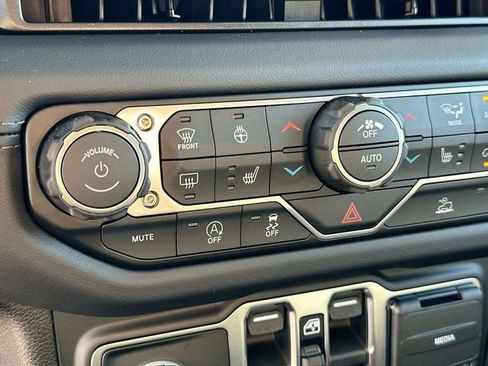 New 2026 Jeep Wrangler Unlimited Rubicon w/ Technology Group AWD/4WD image 23